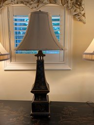 Black And Gold Painted 21st Century Chinoiserie Tole Pagoda And Lamp With Shade - Lr3