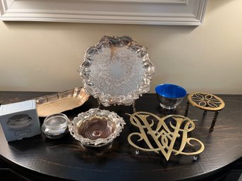 Hostess Lot Of 7 Pieces Silverplate Serving Pieces Including A Williamsburg Cypher Trivet  - Lv21