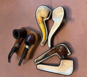 Pipe Collectors 7 Piece Lot - 4 Pipes 2 Cases One Stand - 112