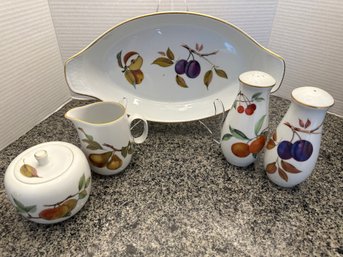 Royal Worchester Evesham Tall S&P, Creamer & Sugar Plus Casserole - DR71