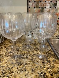 8 Wine Glasses - K6