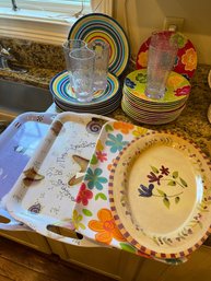 Plastic Outdoor Dining Lot Of Colorful Plates, Trays And 5 Tumblers - Lr74