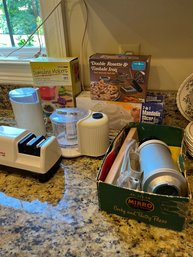 Small Kitchen Helpers And Appliance Lot - Madeleine Slicer Dumpling Maker Cookie Press Grinder - Lr78