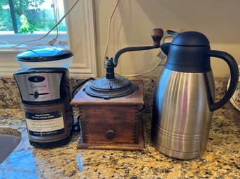 Old Hand Crank Coffee Grinder And Modern Electric Coffee Grinder And Carafe - Lr80