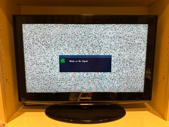 Samsung TV Model LN32AA450C1D - O24