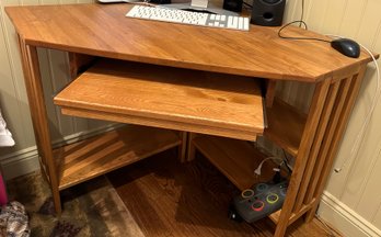 Nice Oak Corner Desk With Pull Out Tray And Shelves Under - O32