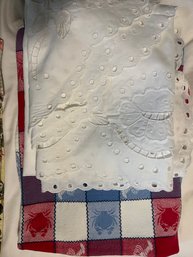 Two Oval Tablecloths, White Oval Eyelit And Lobster -bd37