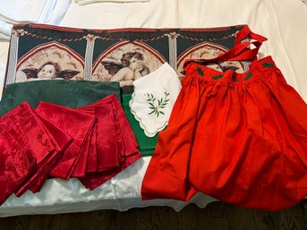 Christmas Lot, Runner, Apron, Bread Basket Warmer, Etc. -Bd40