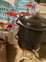 Two Section Lobster Pot With Cover With Two Plastic Bowls - Bt9