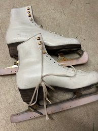 Vintage White Woman's Ice Skates For Decor - Bt23