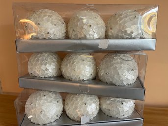 9 Large White Christmas Balls With Silver Dots -p7
