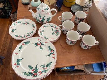 Villeroy Boch Holly China Set
