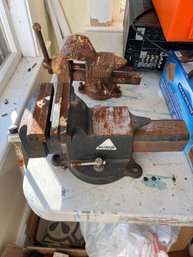 2 Vintage Vises