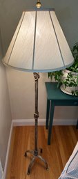 Metal Floor Lamp With Decorative Details On Pole - LV10