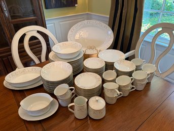 Large Tasteful Simplicity Noritake Japan 6610 Gold Rimmed Duetto Pattern Bone China Set - Dr10