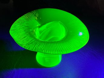 Vintage Viking Uranium Glass Epic Mushroom NO CHIPS - K16