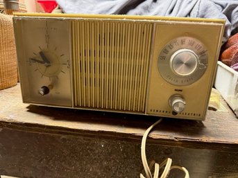 Vintage General Electric Clock Radio 1970's