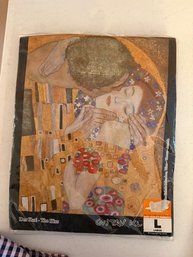 The Kiss By Klimt Tee Shirt Size Large NEW