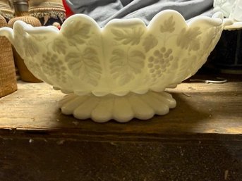 Large Oval Bowl Westmorland Milk Glass