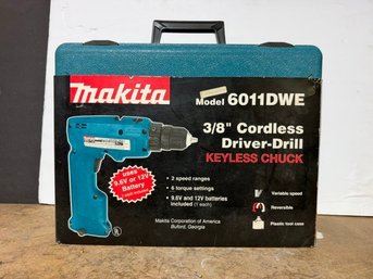 Makita 3/8' Power Cordless Driver Drill In Case Keyless Chuck