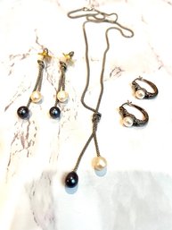 A Ensemble Of Sterling Silver With Black And White Pearls Earrings And Necklace