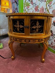 1960's Hollywood Regency Gilt Round Side Table, Exquisite Finish!  Not To Be Missed 32' Round Approx