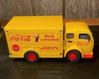 Danbury Mint 1/24 Diecast Metal Coca Cola 1955 Yellow Delivery Truck