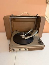 General Electric Portable Stereo System Turntable AM FM Radio