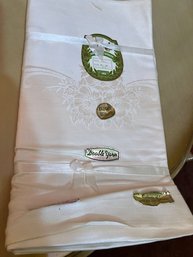 NWT Fine Linen Table Cloth Never Used