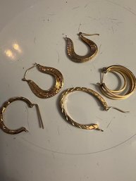 Group Of Scrap Single 14kt Gold Earrings 5 .12 Grams