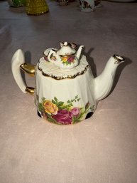 ROYAL ALBERT OLD COUNTRY ROSES One Cup Victorian Tea Table