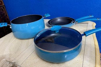 A Group Of Turquoise Like New Rachel Ray Non Stick Pots And Pans