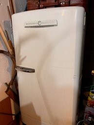 1950's General Electric Refrigerator WORK HORSE CLEAN!