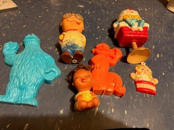 Vintage Sesame Street Big Bird And Cookie Monster Sand Toys And Figurines