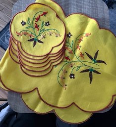 Rich Yellow Floral Embroidered 6 Napkins And Runner With Scalloped Edges
