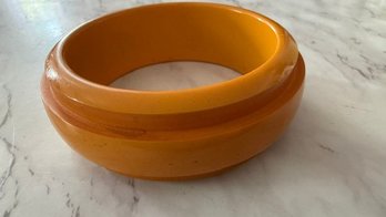 Vintage Bakelite Butterscotch Ribbed Bangle Bracelet