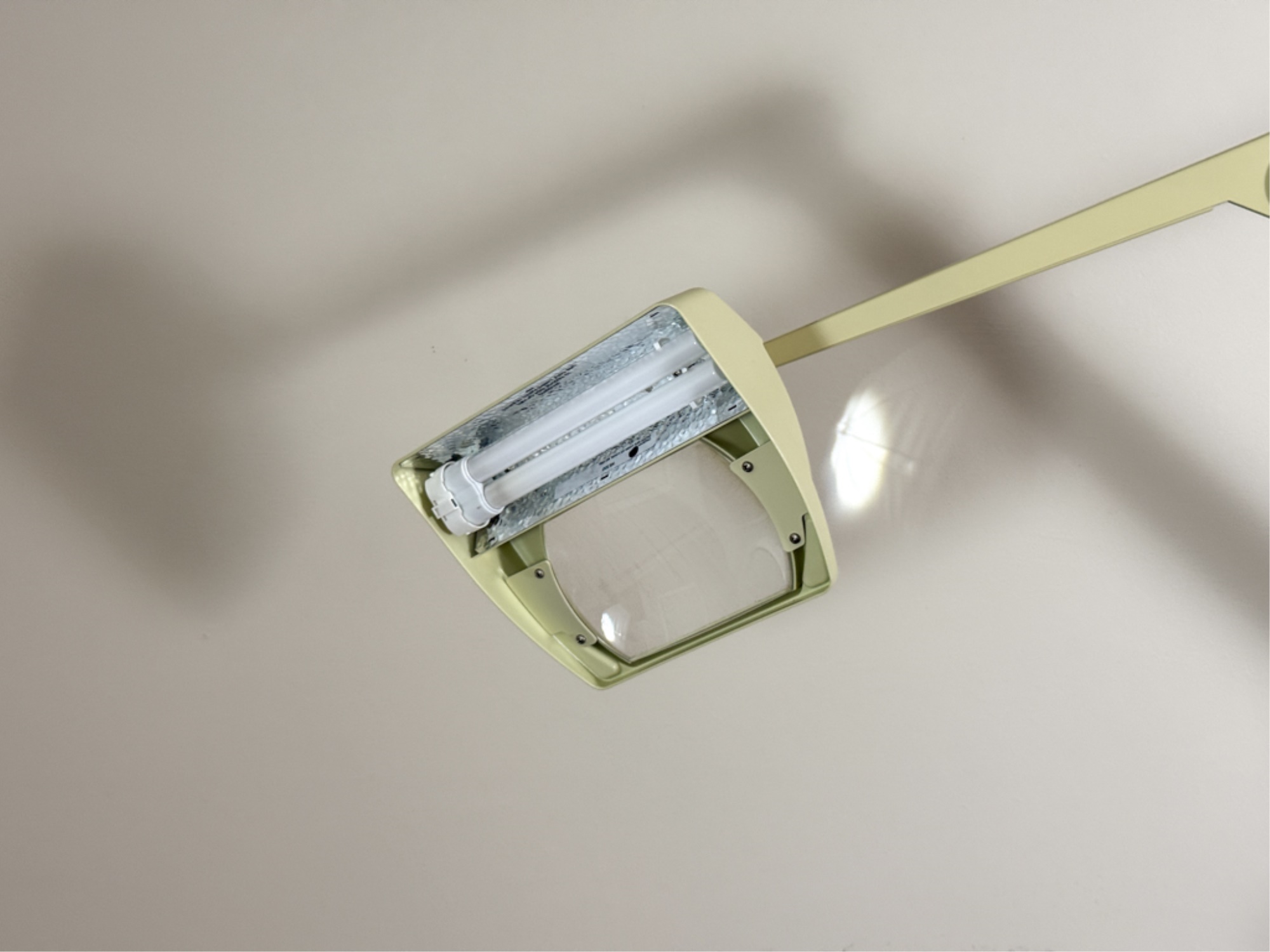 ARTICULATING DAZOR MAGNIFYING FLOOR LAMP #60815 | Auctionninja.com