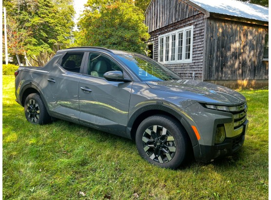 2025 HYUNDAI SANTA CRUZ PICKUP With 3,500 MILES