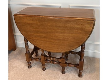 20th CENTURY GATELEG TABLE