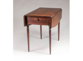 DIMINUTIVE ANTIQUE SHERATON MAHOGANY PEMBROKE TABL