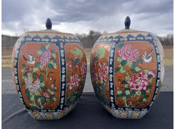 PAIR OF (20th c) FAMILLE ROSE LIDDED JARS