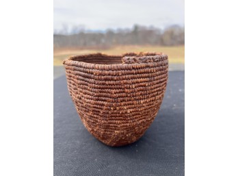 ANTIQUE NATIVE AMERICAN WOVEN BASKET