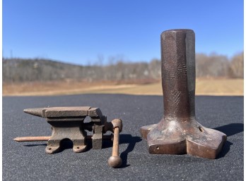 VINTAGE MINIATURE ANVIL AND CAST IRON LEATHER TOOL