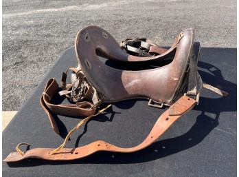 VINTAGE LEATHER SADDLE