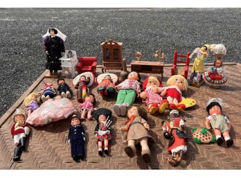 GROUPING OF VINTAGE DOLLS AND DOLL FURNITURE