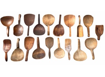 GROUPING OF ANTIQUE WOODEN SCOOPS