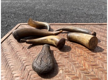 (5) ANTIQUE POWDER HORNS AND A POWDER FLASK