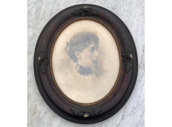VICTORIAN OAK OVAL FRAME w/ PORTRAIT PRINT