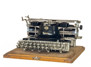 HAMMOND MULTIPLEX CLOSED IDEAL TYPEWRITER