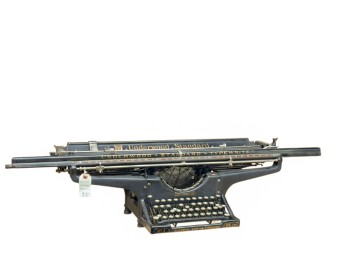 26 INCH UNDERWOOD STANDARD NO 3 TYPEWRITER